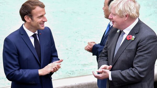 Emmanuel Macron et Boris Johnson - Sputnik Afrique