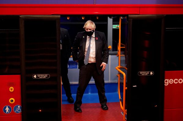 Lors de l’ouverture de la conférence, Boris Johnson a comparé l’agenda climatique aux frasques auxquelles James Bond est confronté. Il a rappelé qu’il ne s’agissait pas &quot;d’un film, l’horloge tourne&quot;. &quot;Il est minuit moins une sur l&#x27;horloge de l&#x27;apocalypse. Nous devons agir maintenant&quot;, a souligné le Premier ministre britannique. - Sputnik Afrique