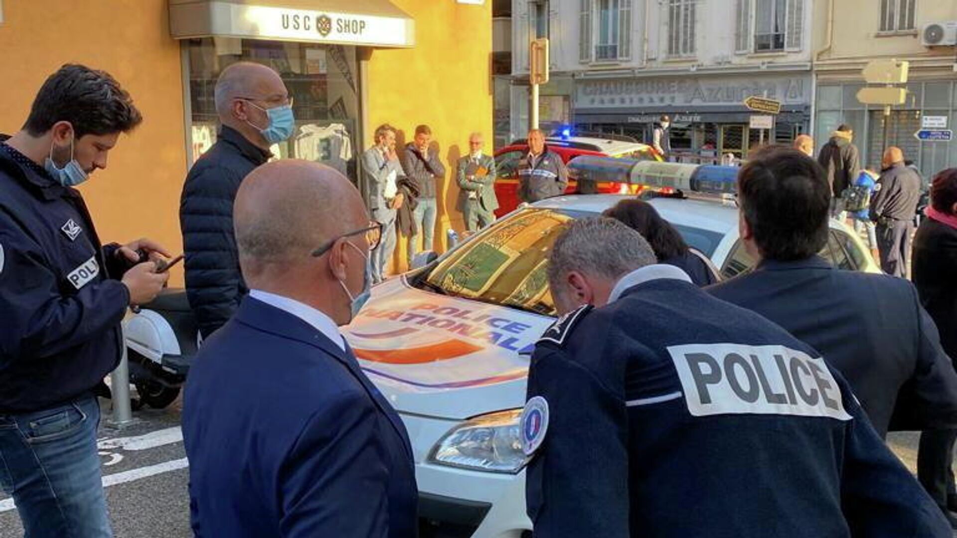 Éric Ciotti sur les lieux d'une attaque au couteau contre des policiers à Cannes, le 8 novembre 2021 - Sputnik Afrique, 1920, 08.11.2021