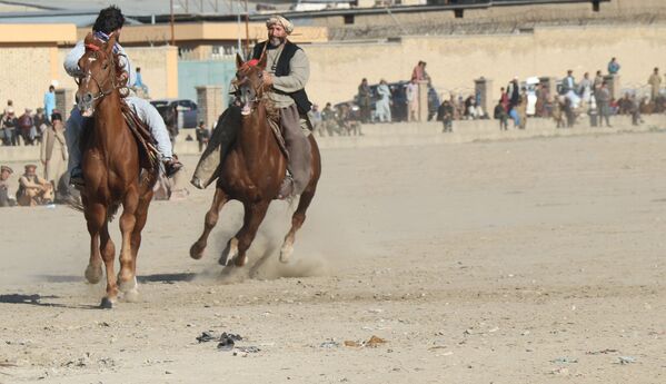 Dans le nord de l’Afghanistan, où les montagnes de l’Hindou Kouch rencontrent les steppes d’Asie centrale, les cavaliers du bouzkachi sont considérés comme de véritables héros. - Sputnik Afrique