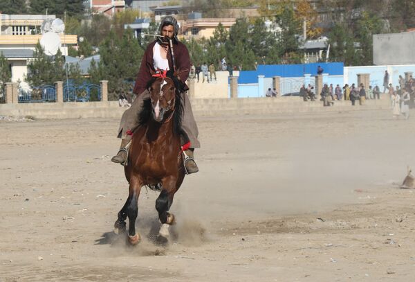 Un cavalier bouzkachi lors du tournoi dans la province du Badakhshan. - Sputnik Afrique