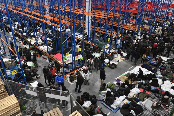 Les migrants ont quitté le point de passage de Brouzgi, à la frontière entre la Biélorussie et la Pologne, pour se rendre dans un centre logistique situé à proximité. - Sputnik Afrique
