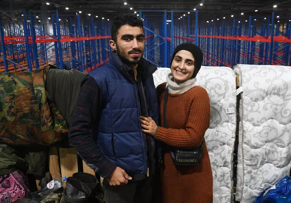&quot;Au 18 novembre, tous les réfugiés du camp improvisé situé à la frontière biélorusso-polonaise près du point de passage Brouzgi (Kuznica du côté polonais) se sont déplacés de leur propre gré dans un centre de transport et de logistique en raison de la brusque détérioration des conditions météorologiques et de la menace pour la vie, notamment des enfants&quot;, est-il possible de lire dans le message du canal Telegram du Comité d’État des frontières de Biélorussie. - Sputnik Afrique