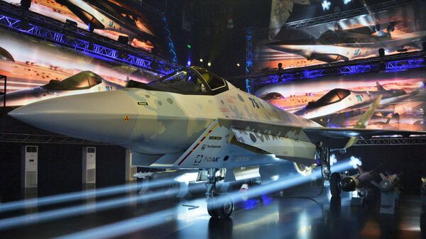 Un chasseur russe de 5e génération Su-75 Checkmate au salon Dubai Airshow 2021 - Sputnik Afrique