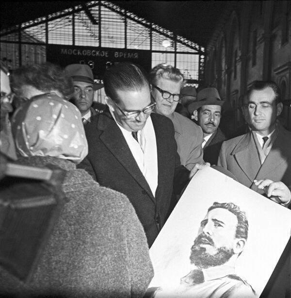 Ce portrait de Fidel Castro a été offert à Osvaldo Dorticos Torrado, Président de la République de Cuba, par un étudiant de Leningrad lors de sa visite en URSS en 1961. - Sputnik Afrique