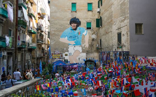 Une fresque Diego Maradona à Naples. - Sputnik Afrique