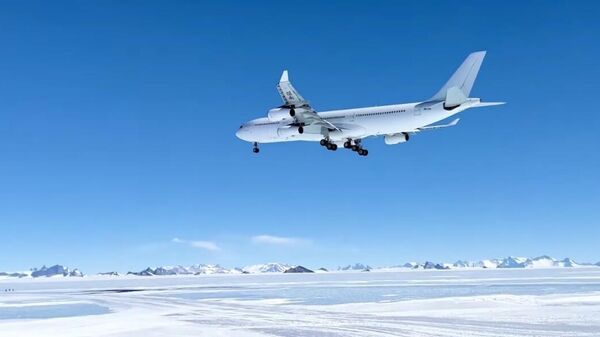 Un Airbus A340 a atterri en Antarctique pour la première fois de l’Histoire - Sputnik Afrique
