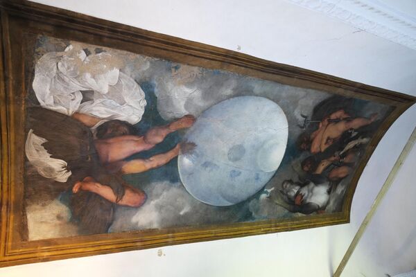 La fresque, large d’environ trois mètres et représentant Jupiter, Neptune et Pluton, a été peinte par le Caravage alors qu’il avait une vingtaine d’années, sur commande du cardinal Francesco Maria Del Monte. - Sputnik Afrique