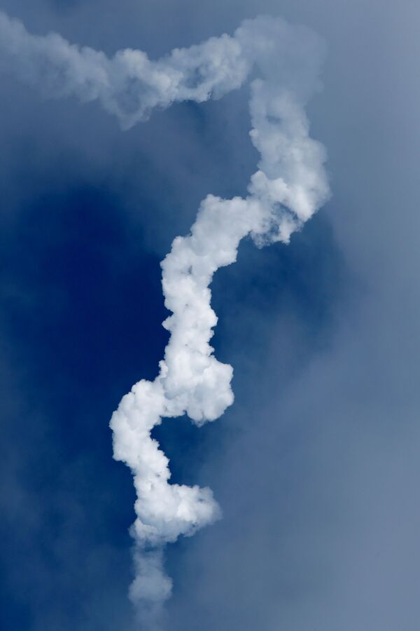 Trace du lancement de la fusée Soyouz 2.1a qui a mis en orbite le vaisseau spatial Soyouz MS-20 avec des touristes spatiaux à son bord. - Sputnik Afrique