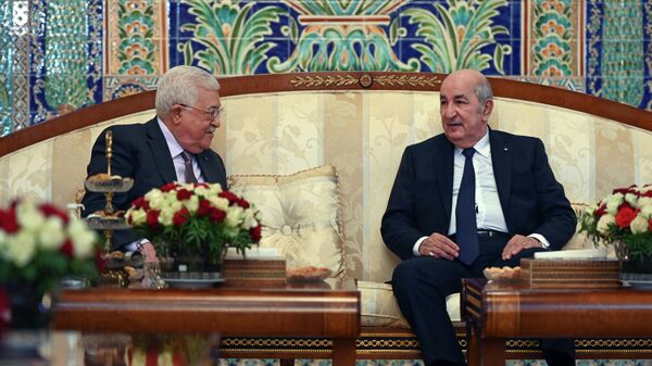 Mahmoud Abbas et Abdelmadjid Tebboune, le 5 décembre 2021 - Sputnik Afrique