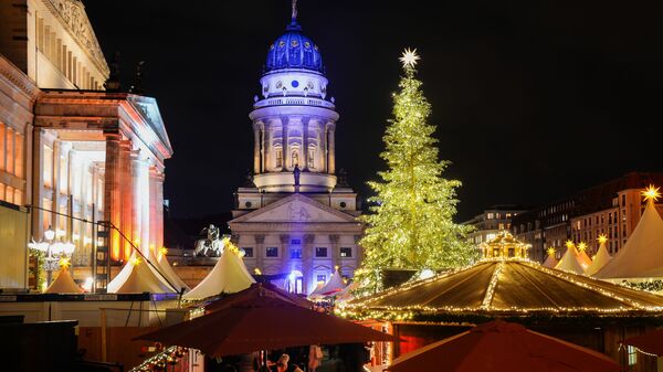 Традиционный рождественский базар на площади Жандарменмаркт в Берлине - Sputnik Afrique
