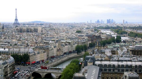 Le mont Valérien vu depuis Paris, à droite de la tour Eiffel - Sputnik Afrique