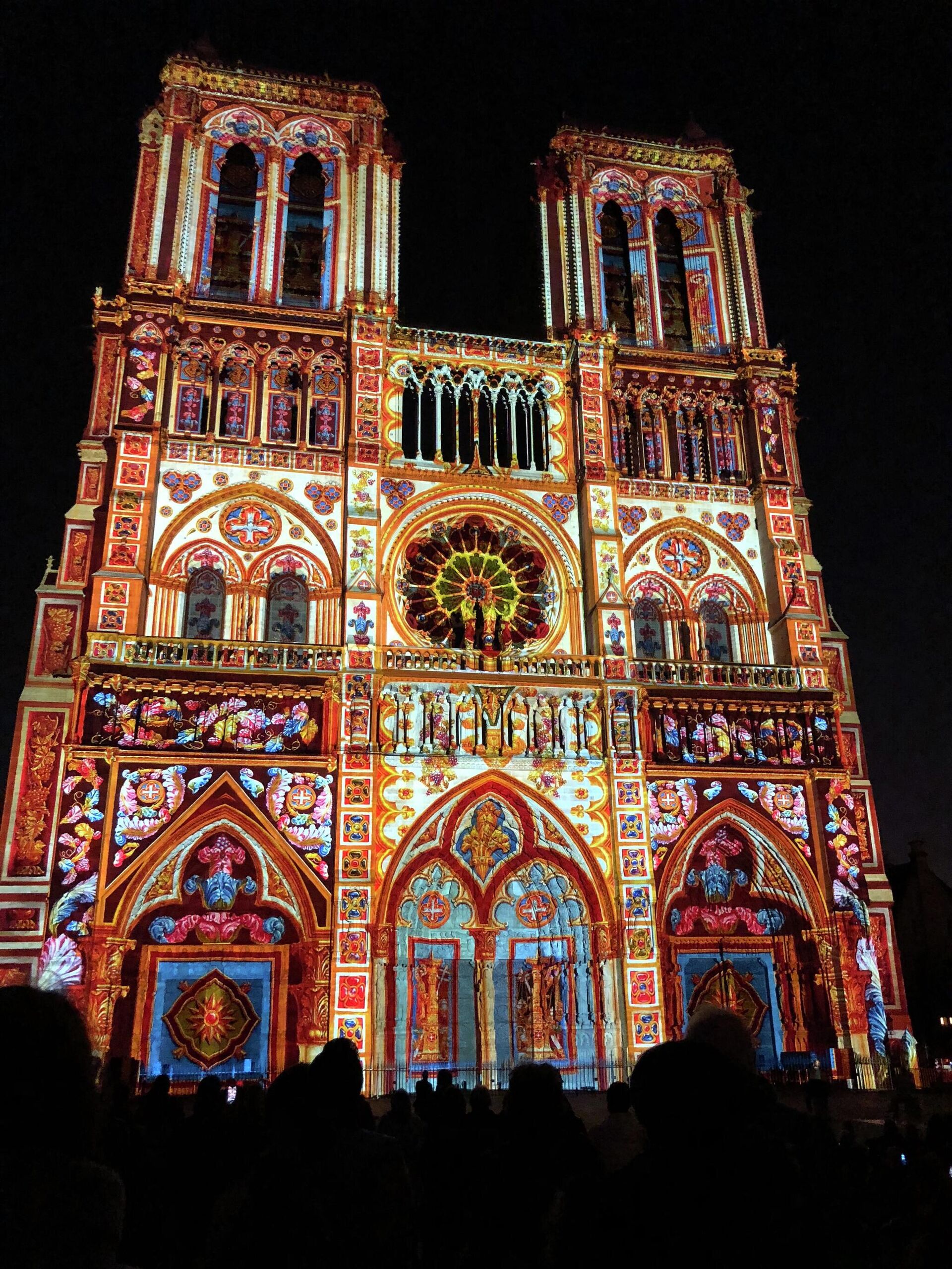 Lors du spectacle La Dame de cœur, le son et lumière de la cathédrale Notre-Dame de Paris, 18 octobre 2018 - Sputnik Afrique, 1920, 14.12.2021