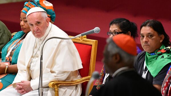 Pape François et le cardinal Peter Turkson - Sputnik Afrique
