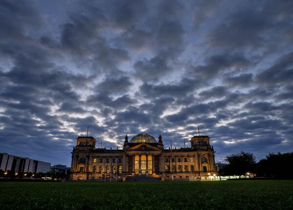 Ciel du soir au-dessus du Reichstag, Berlin. - Sputnik Afrique