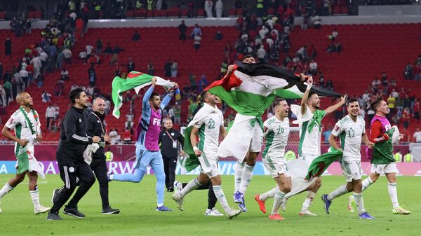 Equipe de l'Algérie drapeau palestinien  - Sputnik Afrique