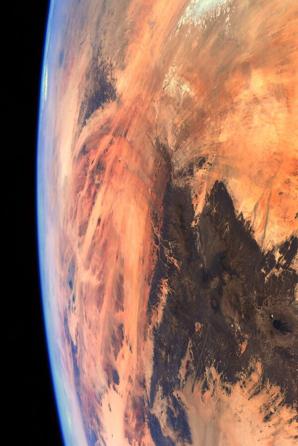 Le désert du Sahara sur une image prise par l’astronaute de l’ESA Thomas Pesquet depuis l’ISS. - Sputnik Afrique