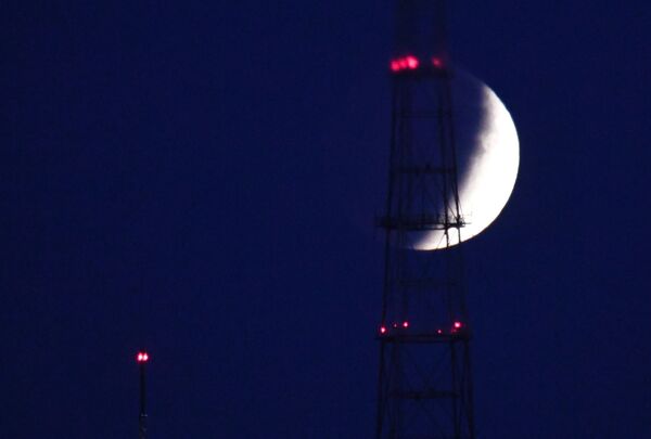 Une éclipse lunaire dans le ciel de Vladivostok, le 19 novembre. - Sputnik Afrique