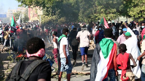 Gaz lacrymogènes contre des milliers de manifestants anti-putsch au Soudan - Sputnik Afrique