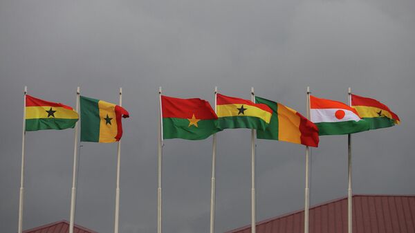Des drapeaux nationaux des États membres de la Communauté économique des États de l'Afrique de l'Ouest (CEDEAO) - Sputnik Afrique