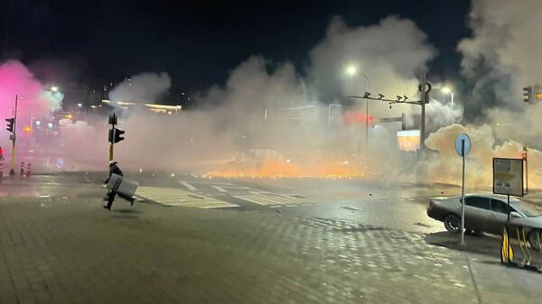 Tirs, grenades assourdissantes: des manifestants ont pris d’assaut la mairie d’Almaty au Kazakhstan - Sputnik Afrique