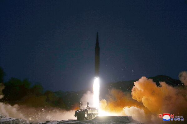Mardi 11 janvier, vers 7h27, heure locale, la Corée du Nord a lancé un missile hypersonique.Sur la photo: le lancement d&#x27;un missile hypersonique dans la province du Chagang. - Sputnik Afrique