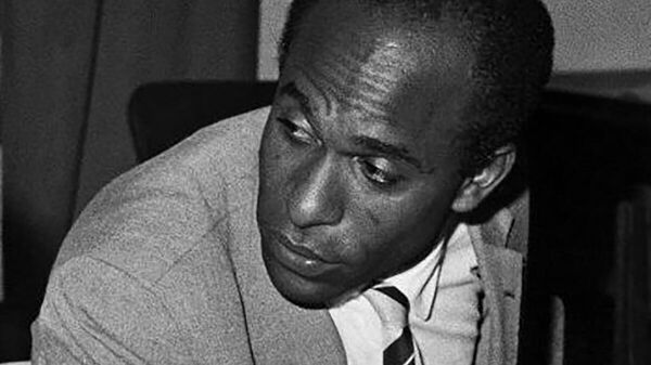 Frantz Fanon représentant le FLN à la conférence Panafricaine à Kinshasa, le 27 août 1960 - Sputnik Afrique