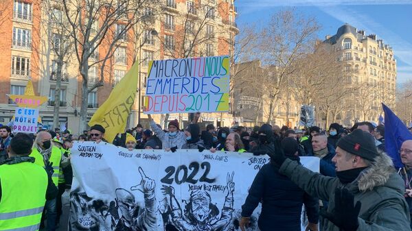 Des anti-pass vaccinal manifestent à Paris, 15 janvier 2022 - Sputnik Afrique