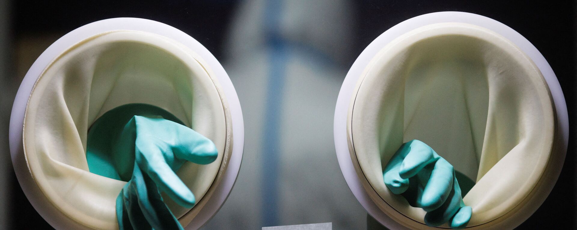 Перчатки медработника во время теста на коронавирус в Пекине  - Sputnik Afrique, 1920, 26.01.2022