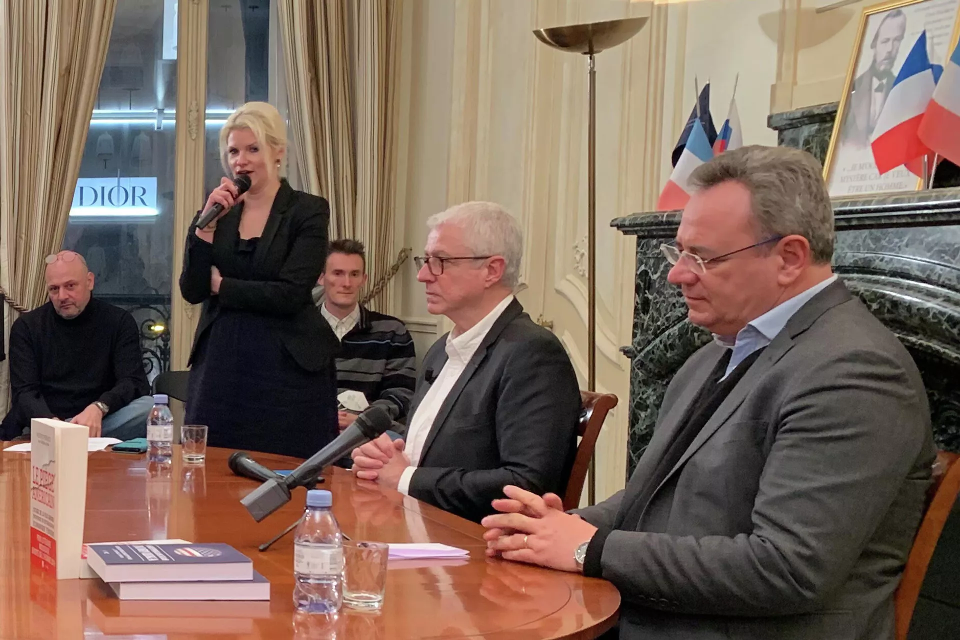 Au premier plan : Frédéric Pierucci lors d’une conférence au Dialogue franco-russe, à Paris, le 13 janvier, en compagnie d’Emmanuel Quidet, fondateur et président de la Chambre de commerce et d'industrie franco-russe ainsi que d’Irina Dubois, responsable de l’association. Ancien cadre d’Alstom, Frédéric Pierrucci a été détenu durant vingt-cinq mois – d’avril 2013 à juin 2014 puis d’octobre 2017 à septembre 2018 - par la justice américaine, afin de faire pression sur la direction du groupe français pour qu’elle vende sa filiale électrique à General Electrics. - Sputnik Afrique, 1920, 18.01.2022