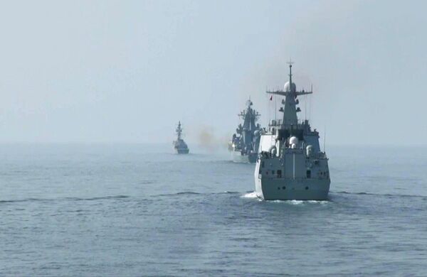 Des navires de guerre russes, iraniens et chinois se sont entraînés à réaliser des opérations de sauvetage en mer et de lutte contre la piraterie maritime lors des manœuvres navales CHIRU 2022. - Sputnik Afrique