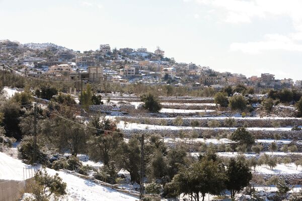 Les météorologues prévoient que le froid atteindra son apogée au Moyen-Orient au cours de la première semaine de février.Sur la photo: champs couverts de neige à Kfar Chouba, au Liban. - Sputnik Afrique