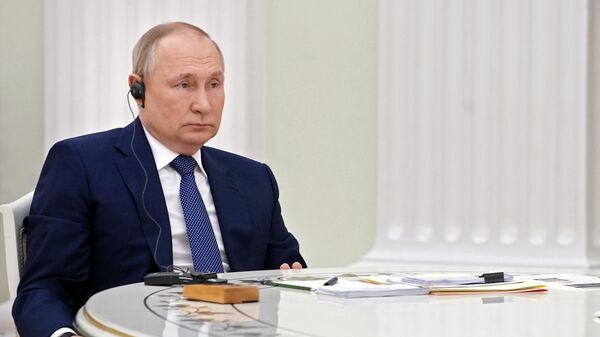 Vladimir Poutine lors des pourparlers avec Emmanuel Macron à Moscou, le 7 février 2022 - Sputnik Afrique