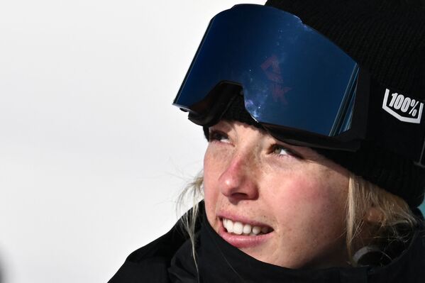 La snowboardeuse néo-zélandaise Zoi Sadowski Synnott après avoir remporté la finale du slopestyle. - Sputnik Afrique
