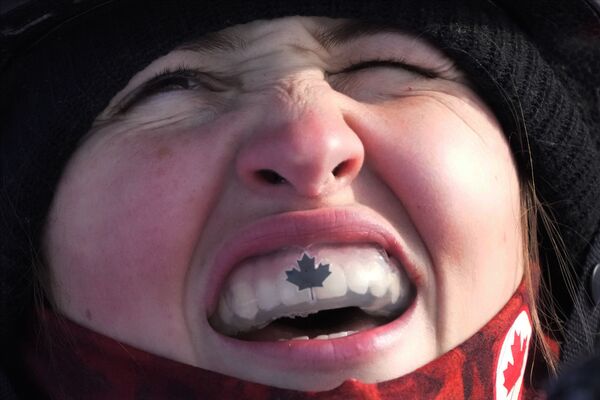 La snowboardeuse canadienne Elizabeth Hosking lors de la finale du halfpipe. - Sputnik Afrique