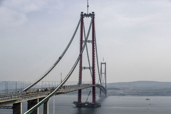 Le Pont 1915 des Dardanelles, qui reliera les parties européenne et asiatique du pays, doit son nom à la victoire navale turque du 18 mars 1915 pendant la bataille des Dardanelles entre l’Empire ottoman et les forces de l’Entente pendant la Première Guerre mondiale. - Sputnik Afrique