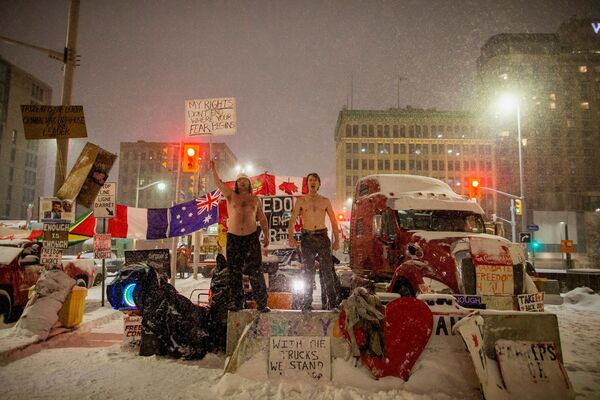 La veille, des habitants du centre-ville d’Ottawa ont intenté un recours collectif en exigeant que soient sanctionnés les manifestants qui les importunaient avec les bruits incessants des camions. - Sputnik Afrique
