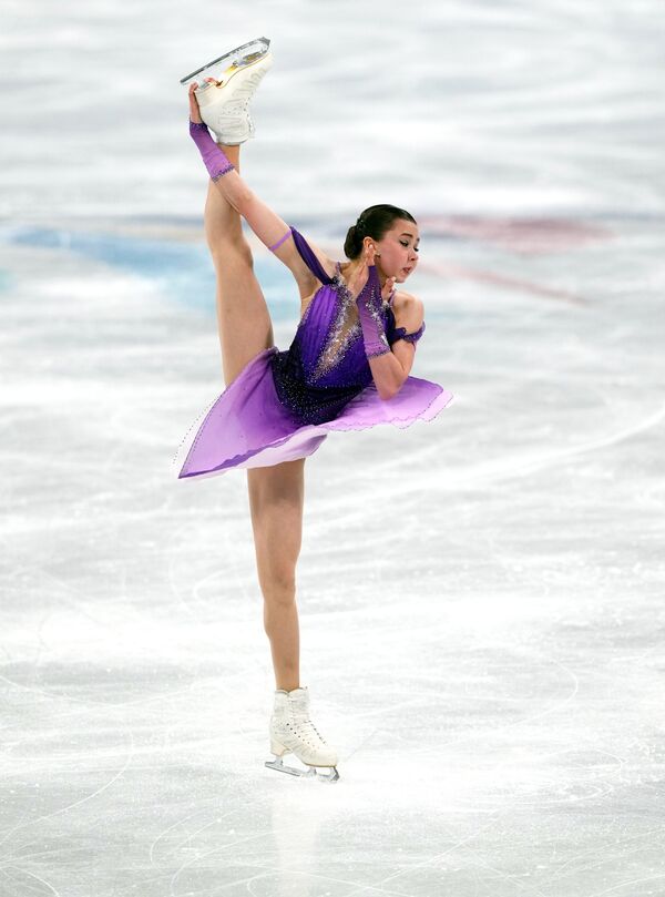 Kamila Valieva exécute son programme court aux Jeux olympiques d’hiver de Pékin. - Sputnik Afrique