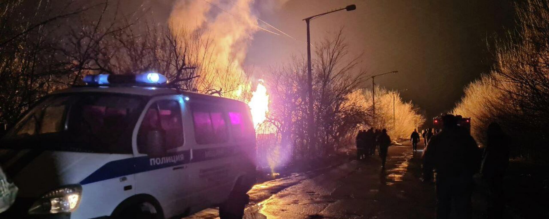 Incendie à Lougansk suite à une explosion survenue à une station service, dans la nuit du 18 au 19 février 2022 - Sputnik Afrique, 1920, 19.02.2022