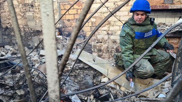 Images prises sur les lieux de l’explosion d’un obus près de la frontière ukrainienne, dans le district Tarasovsky - Sputnik Afrique