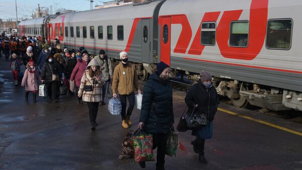 Arrivée des réfugiés du Donbass à Voronège ce 20 février  - Sputnik Afrique