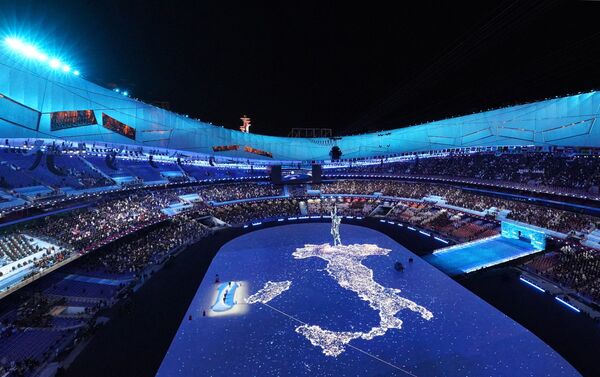 Au cours de la cérémonie, le maire de Pékin a remis le drapeau olympique aux maires de Milan et de Cortina d’Ampezzo, villes italiennes qui accueilleront les prochains Jeux olympiques d’hiver en 2026.Sur la photo: une carte de l’Italie lors de la cérémonie de clôture des XXIVe Jeux olympiques d’hiver à Pékin. - Sputnik Afrique