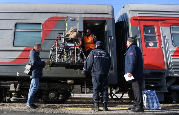 Depuis le 20 février, des trains transportant des réfugiés de la RPD et de la RPL partent depuis Taganrog, dans la région de Rostov, vers d’autres régions russes. - Sputnik Afrique