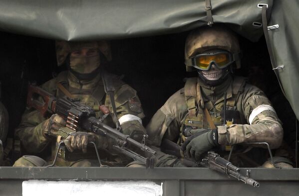 Des militaires russes au poste de contrôle d’Armiansk en Crimée. - Sputnik Afrique