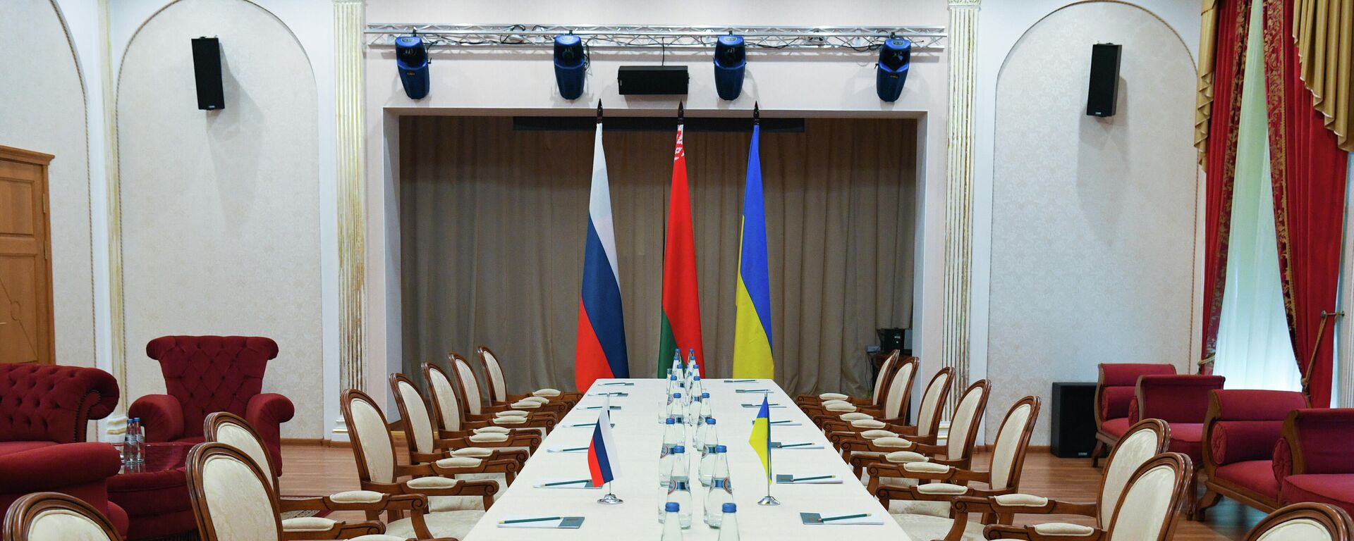 La salle des pourpalers prévus le 28 février 2022 entre la Russie et l'Ukraine - Sputnik Afrique, 1920, 02.01.2023