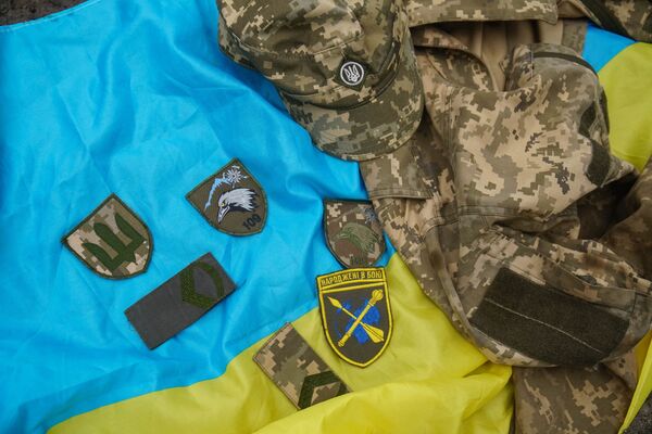 Au cours des dernières 24 heures, les forces armées ukrainiennes ont ouvert le feu sur le territoire de la RPD à 35 reprises en utilisant des lance-roquettes multiples, de l’artillerie de gros calibre et des mortiers.Sur la photo: uniformes abandonnés par des militaires ukrainiens. - Sputnik Afrique