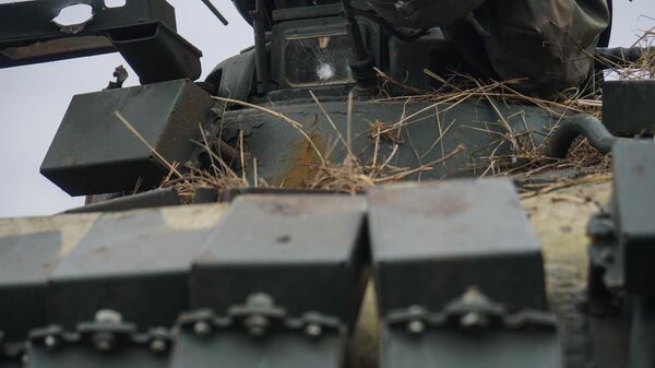 Un char ukrainien détruit près de Marioupol - Sputnik Afrique