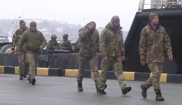 Il y a deux jours, un régiment antiaérien des forces armées ukrainiennes équipé de systèmes Bouk a déposé les armes dans la région de Kharkov.Sur la photo: des militaires ukrainiens qui se sont rendus à Sébastopol, en Crimée. - Sputnik Afrique