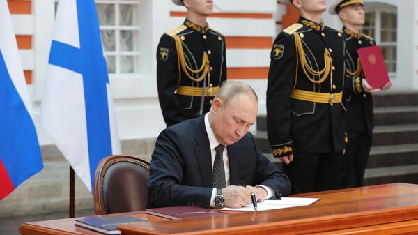 Vladimir Poutine signe la nouvelle Doctrine maritime russe, le 31 juillet 2022 - Sputnik Afrique