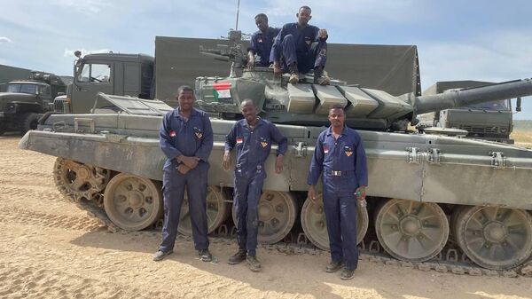 L’équipe du Soudan lors d'une compétition de biathlon de char , en Russie - Sputnik Afrique